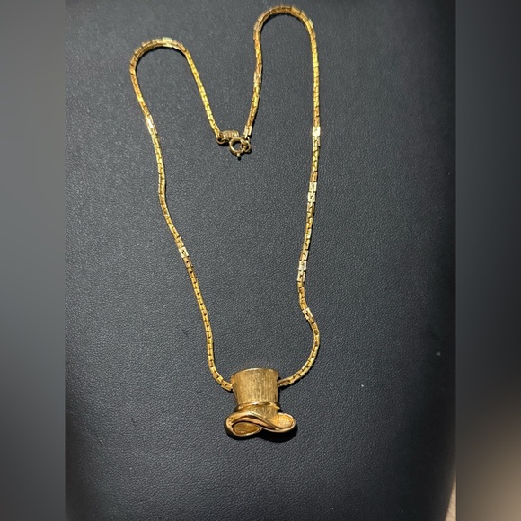 MONET💥Rare~1970s💥Gold Plated Top Hat Pendant Necklace